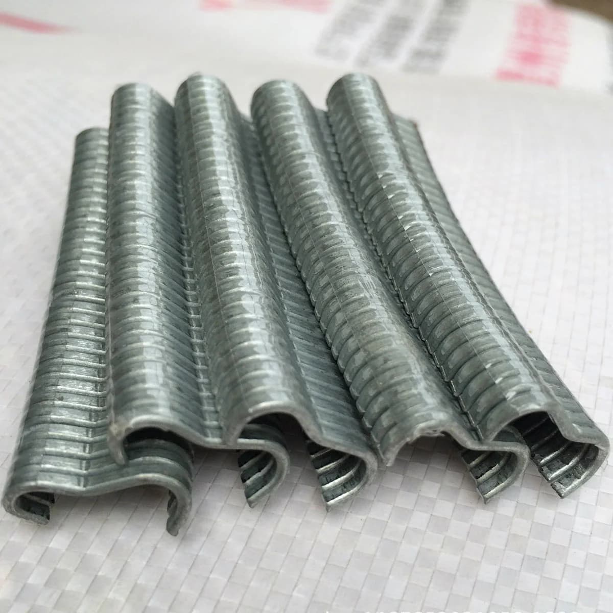 Tang for hog-ring med 600 stk rustfrie stålklemmer